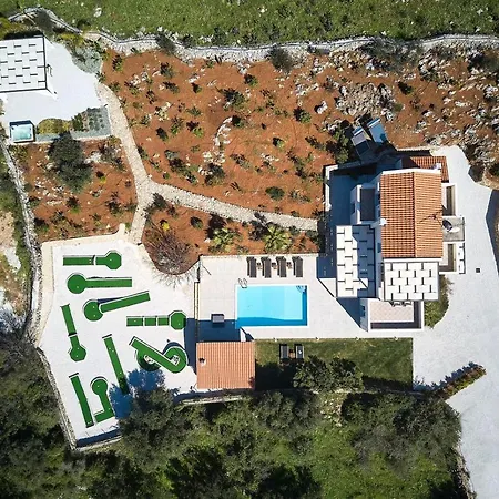 Amaranthus- Private Pool- Jacuzzi- Mini Golf